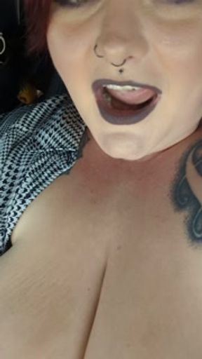 BBW Goth Cumming in a cornfield