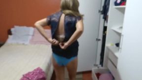 Big Ass Latina MILF exposes herself to guys at her boyfriend's friend's party