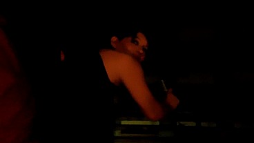 VOLVI A ENCONTRAR AL VECINO EN EL ASCENSOR SE LA CHUPE Y LO EMPECE A COJER AHI MISMO