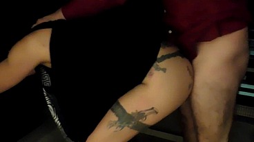 VOLVI A ENCONTRAR AL VECINO EN EL ASCENSOR SE LA CHUPE Y LO EMPECE A COJER AHI MISMO