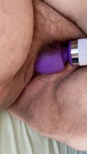 Bbwbootyful pleaseing my pussy with electric wand