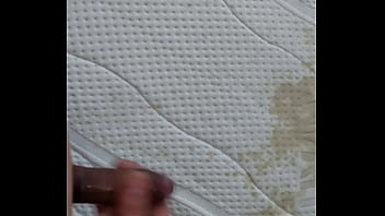 I piss on the mattress in bed and masturbate