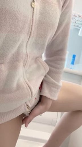 【無修正】日本人の人妻が旦那に内緒でトイレでこっそりオナニー【素人・個人撮影】