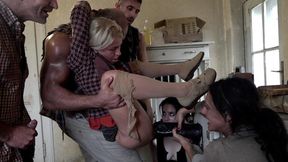 Family MILF gets massive dildo and takes it in the ass