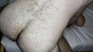 DEPOIS DE DUAS LEITADAS DO PELUDO PAUZUDO, MEU CUZINHO FICOU VAZANDO LEITE