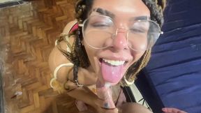 a sofie lollipop sabe realmente como chupar um pau, engoliu tudo a safada e me fez gozar