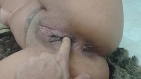 novinho do supermercado me comendo e enchendo minha bucetinha de porna que o corno nao estava em casa para limpar