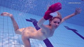 ”Elena Proklova shows how hot can one be alone in the pool”