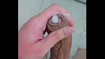 GOZANDO GOSTOSO NO BANHO