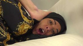 Woman in hijab wants nice labia