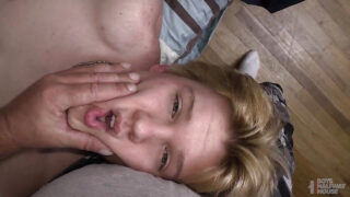 Pappa barebacks oskuld twink Tyler Blues trånga röv