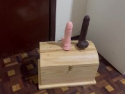 los consoladores en la caja😛