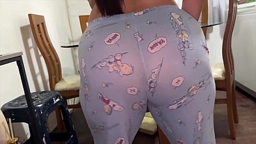 Mother-in-law shows off her BIG ASS to son-in-law who ends up having sex with her 💦