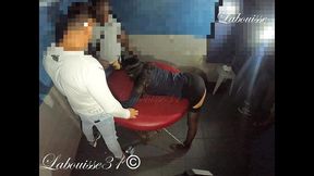 attachee , les yeux bandes , offerte sexuellement a des inconnus!