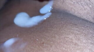 Ejaculare, orgasm &#8211; o curvă indiană suge pula după ce este futută în anus