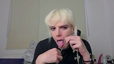 FEMBOY SAFADA TOMA UM BANHO COM SUA PRÓPRIA PORRA DEPOIS DE SE MASTURBAR MUITO! - DORIAN DRAKE