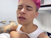 ESTOY CALIENTE! chupame los pezones primero y luego terminas de lavar