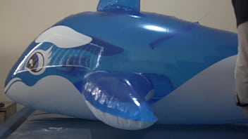 Timelapse: Unboxing, inflating and deflating modded Fuuzen blimp whale