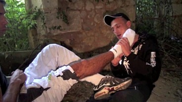 582 young sneaker boy fucke din nskeaer and fee humliation outdoor