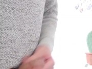 I create a sextoys, let's see if it works, at the end of the video I cum on the phone