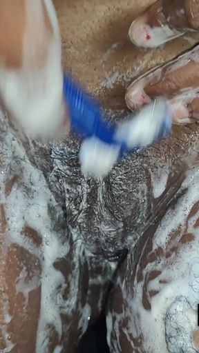 Full Shaving Video of Chubby Woman