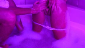 Fisting in the Bathtub Until She Squired From Her Stretched Pussy Squirting