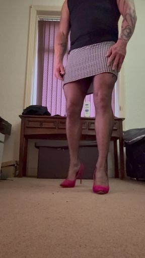 Crossdresser in her fully fashioned stockings