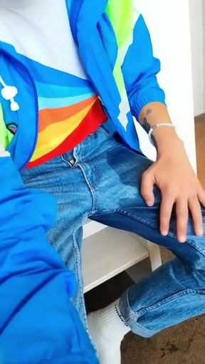Wetting My Jeans - I'm Lazy to Go to the Toilet