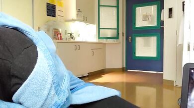 Hospital visitors give a quick blowjob, horny teen.