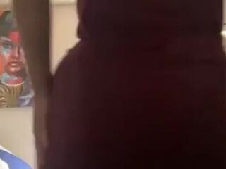 Large butt shaking