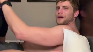 Amateur gay blowjob with a hot guy - Casero Gay