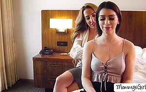 Lesbian teen Joseline Kelly makes her stepmom Richelle licks her pussy