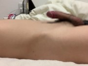【既婚リーマン】性欲旺盛な学生時代に撮影した電マ挟み込み快感オナニーです！大量射精！