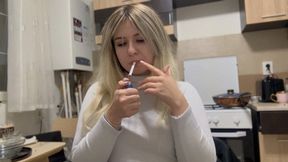 19 years old latina smokinggg