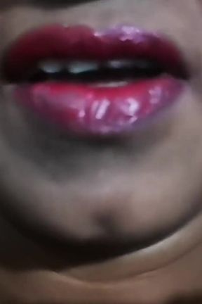 Sri Lankan Mature MILF Gets Pussy Massaged with Loud Moan