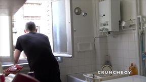 jeuen metisse donne son cul a son ptoe avec une grosse bite dans le lit