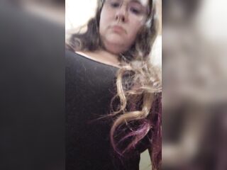 Titty Flash from a gal who NeedS to be Trained!