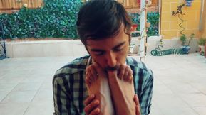 Worshipping Lucas : Intense feet service and licking