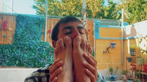 Worshipping Lucas : Intense feet service and licking