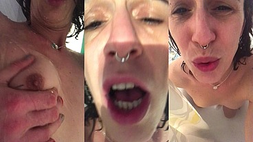 Je t’embarque Sensuelement sous ma douche pour que tu me prennes Une ...