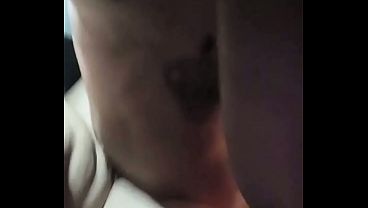 Casadinha Safada pediu carona pro chefe e teve o video foi para os grupos. Safada pediu carona e retribuiu o chefe com um ch&aacute_ de buceta.