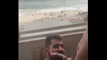 Mamando com gosto essa piroca de 27 cm com essa vista linda da praia (Completo no RED)