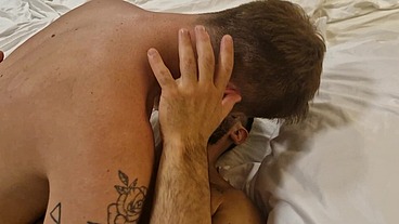 un vecino queria comerme la polla y le di el gusto de hacerlo macroba