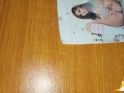 virgen masturbándose con foto de Ariana Marie