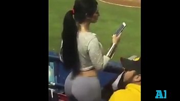 Nalgona en el estadio