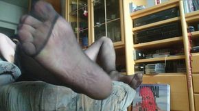 Nylonjunge watches a private video 1.2
