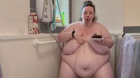BBWSSBBW Gobbles a Cake | Feeder