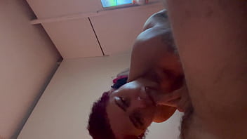 Chupando pau cinco minutos , quantos minutos voc&ecirc_ aguentaria de boquete na live