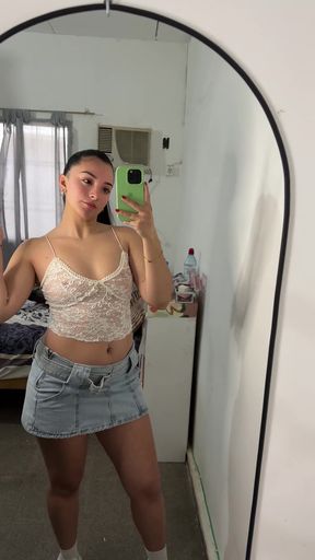 Teen onlyfan shows off her tits