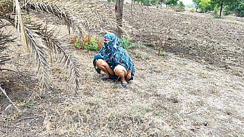 Komal's Public Urination Turns Guys On